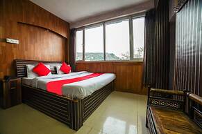 Goroomgo Long View Retreat Nainital
