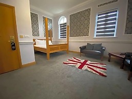 Baylis Park Hotel