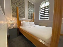Baylis Park Hotel