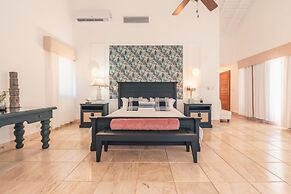 Magnificent Villa w Private Pool at Yarari