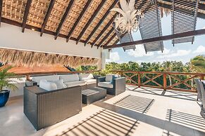 Magnificent Villa w Private Pool at Yarari