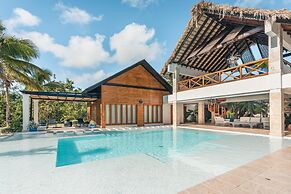 Magnificent Villa w Private Pool at Yarari