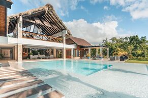 Magnificent Villa w Private Pool at Yarari