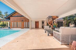 Magnificent Villa w Private Pool at Yarari