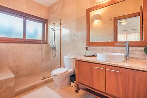 Magnificent Villa w Private Pool at Yarari