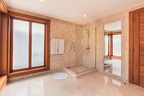 Magnificent Villa w Private Pool at Yarari