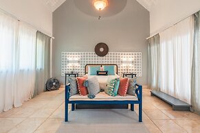 Magnificent Villa w Private Pool at Yarari