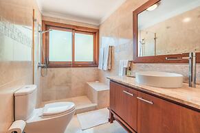 Magnificent Villa w Private Pool at Yarari