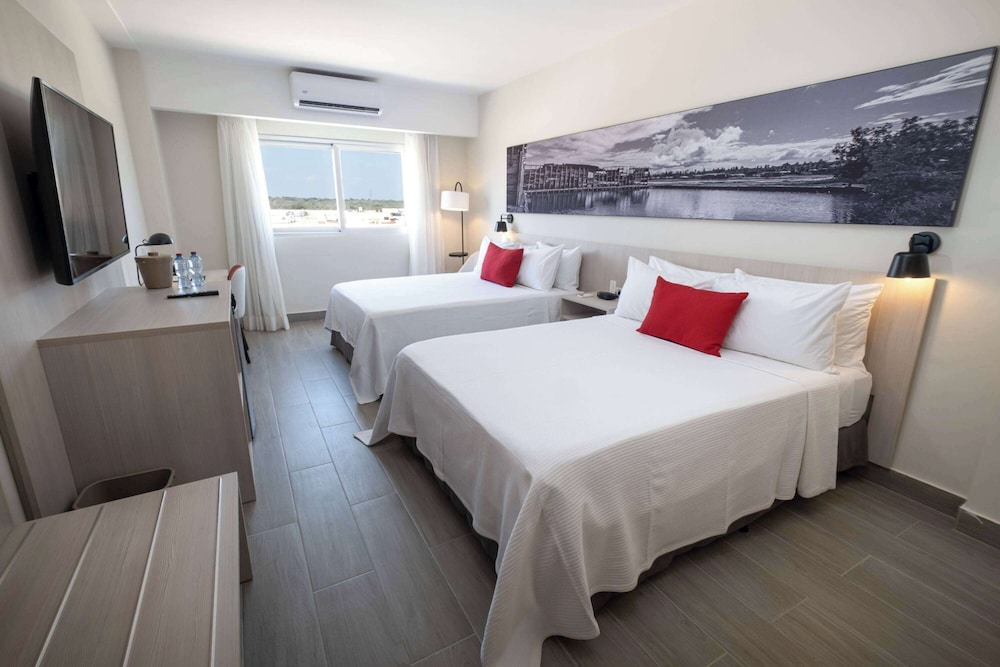 Super 8 By Wyndham Manzanillo