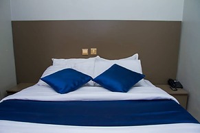 D'lykerz Hotel
