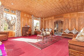 Prince of Kashmir Luxury Houseboat
