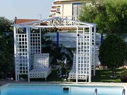 2bed Villa - Private Pool - Steps From the Beach!