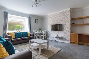 Chestnut House - Sleeps 4 - Pet Friendly - Parking