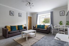 Chestnut House - Sleeps 4 - Pet Friendly - Parking