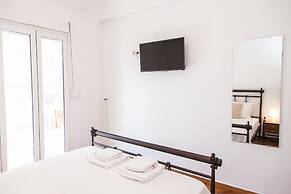 Beautiful new decorated apt in Athens