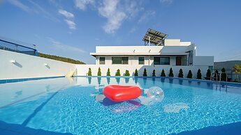 Geoje Forest-morning Spa Pension