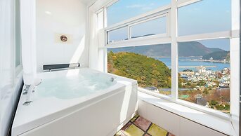 Geoje Forest-morning Spa Pension