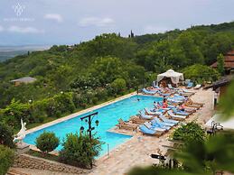 Ampelo Resort