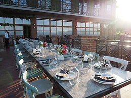Ampelo Resort