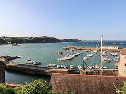 Lunaroxx, 6 Meadow Gardens, Kilgetty