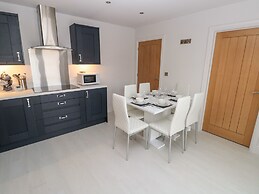 Lunaroxx, 6 Meadow Gardens, Kilgetty