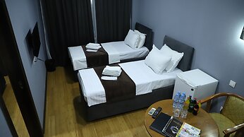 Grand Avenue Hotel