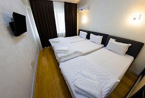Grand Avenue Hotel