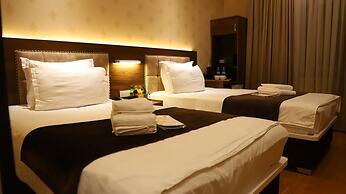 Grand Avenue Hotel