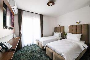 Alexander Resort