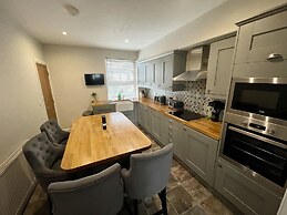Homely and Modern Maisonette in Vibrant Bristol