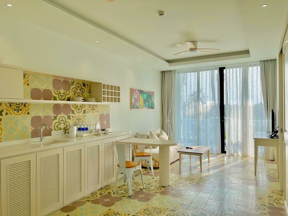Moodhoian Riverside Resort & Spa