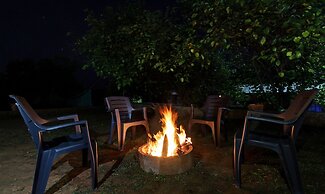 Treebo La Paradise