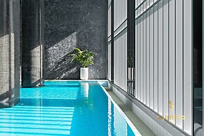 Lumina Suites