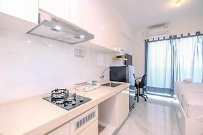 Modern Look And Comfy Studio At Sky House Bsd Apartment