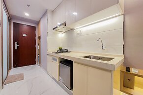 Scenic Designed And Comfy Studio At Sky House Bsd Apartment