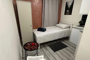 Studio Sleeps 1 Near Acton Park
