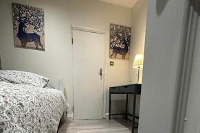 Studio Sleeps 1 Near Acton Park
