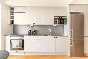 Luxury Business Studio Apartment - Garden View