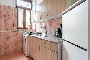 Sleek Flat With Central Location in Beyoglu
