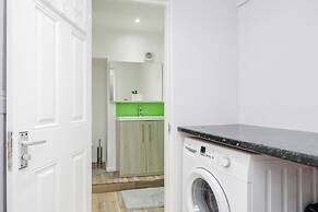 Dagenham Dream House - 4 Bedrooms