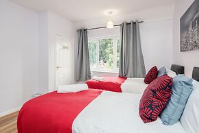 Dagenham Dream House - 4 Bedrooms