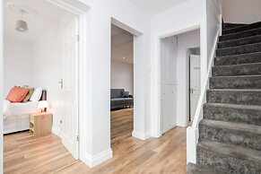 Dagenham Dream House - 4 Bedrooms
