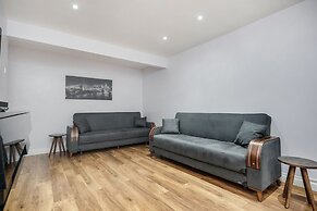Dagenham Dream House - 4 Bedrooms
