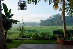 Romantic Honeymoon Villa Overlooking Rice Fields