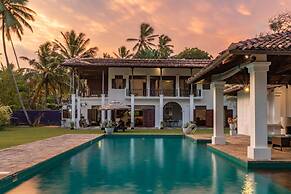 Lovely Lakeside Villa With Large Pool Poolside Dining
