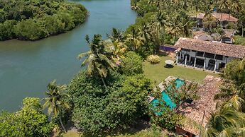 Lovely Lakeside Villa With Large Pool Poolside Dining