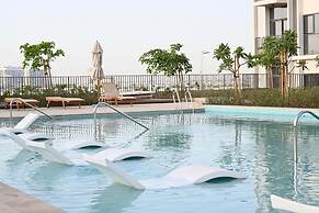 Modern Boho 1BR Sleeps4 Balcony Pool Gym Dxbhills