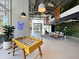 Modern Boho 1BR Sleeps4 Balcony Pool Gym Dxbhills