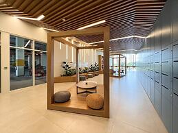 Modern Boho 1BR Sleeps4 Balcony Pool Gym Dxbhills