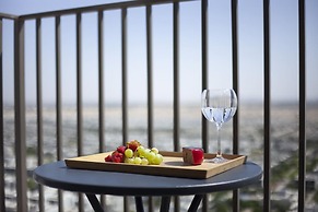 Modern Boho 1BR Sleeps4 Balcony Pool Gym Dxbhills